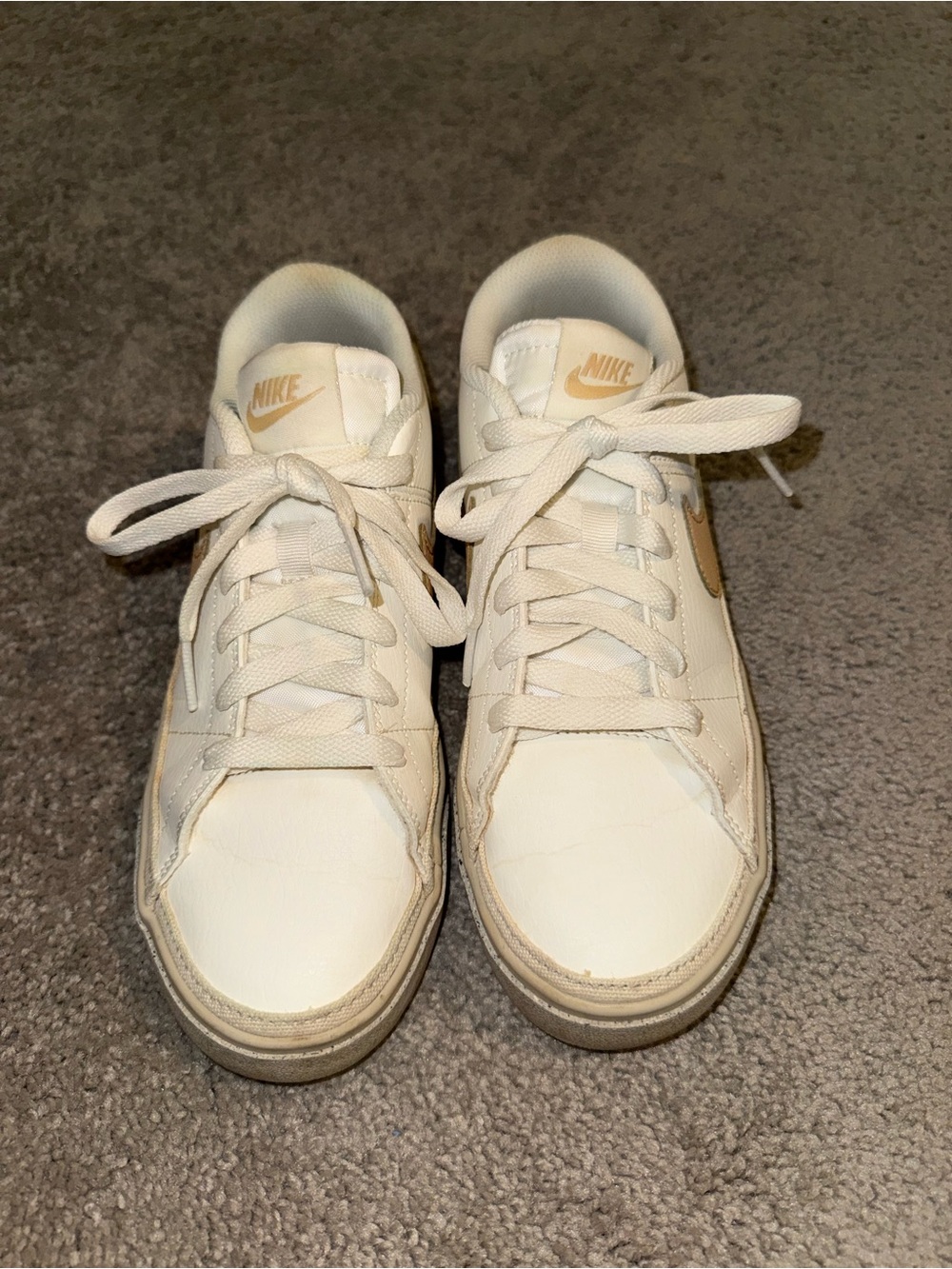Nike Off-White/Beige Low-Top Sneakers